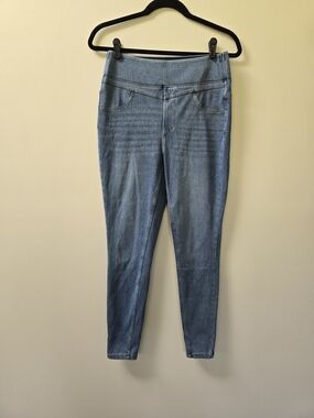 HALARA Light Wash Pull-On Jeggings in Blue
